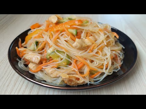 Салат фунчоза с курицей и корейской морковью. Glasnudelsalat