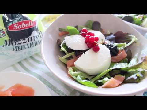 Video: Come Fare Un'insalata Di Salmone E Mozprella