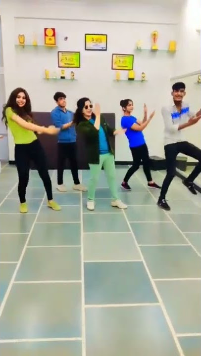 Yuhi Chala Chala Rahi
