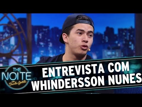 The Noite (25/03/16) – Entrevista com Whindersson Nunes