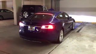 Tesla Model S Summon Feature in Parking Garage