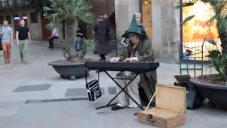 Nuvole bianche - Pianolito - Piano street cover in Barcelona