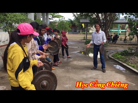 Cồng Chiêng Tây Nguyên | Nghệ nhân Nay Phai dạy Cồng Chiêng cho học sinh | Tay Nguyen gongs