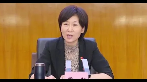 因暴雨被降級的鄭州原市長重回正廳級；浙江霸道公務車加塞、別停公交車後續：公務車司機停職；西藏阿里地區複查公務人員獻血事件；中國銀行家被告知在經濟困難時不要炫耀財富：突發與現場20231201 - 天天要聞