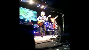 Yes Interviews: 5/15/88-Ed Sciaky interviews Steve Howe (incl. pretaped interview with Jon Anderson)