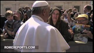 Pope greets American rock star, Patti Smith Resimi