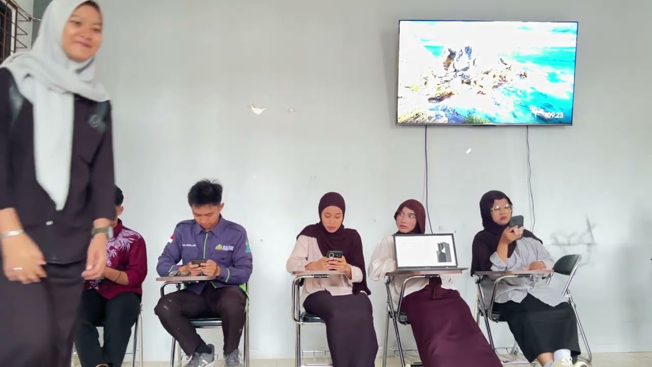 STARATEGI PEMASARAN SYARIAH DALAM MENINGKATKAN PENJUALAN — KELOMPOK 1