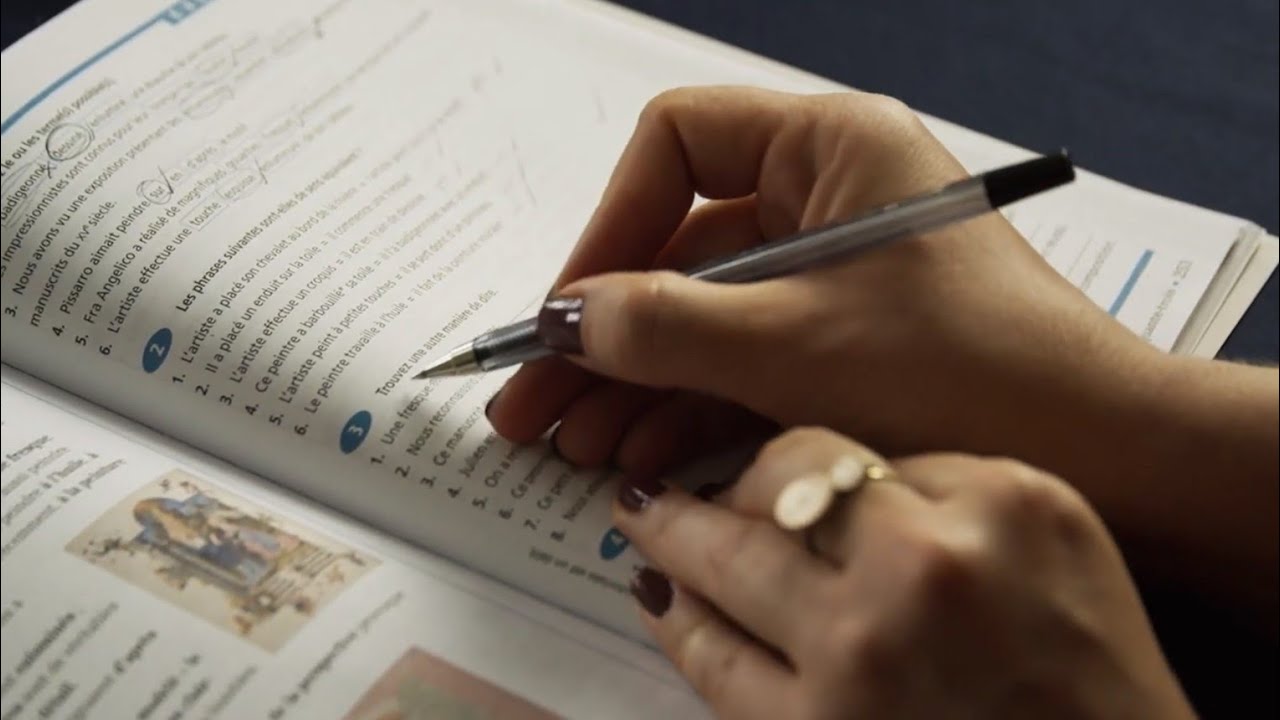 ASMR French Vocabulary Practice to carry you to sleep (Soft Spoken, Book Sounds)