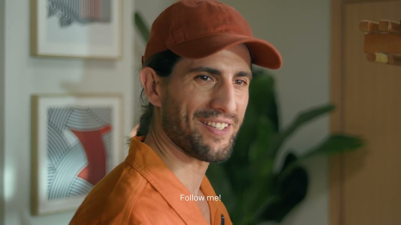 Skyworth Companion TV: Portable Entertainment With Battery Power!