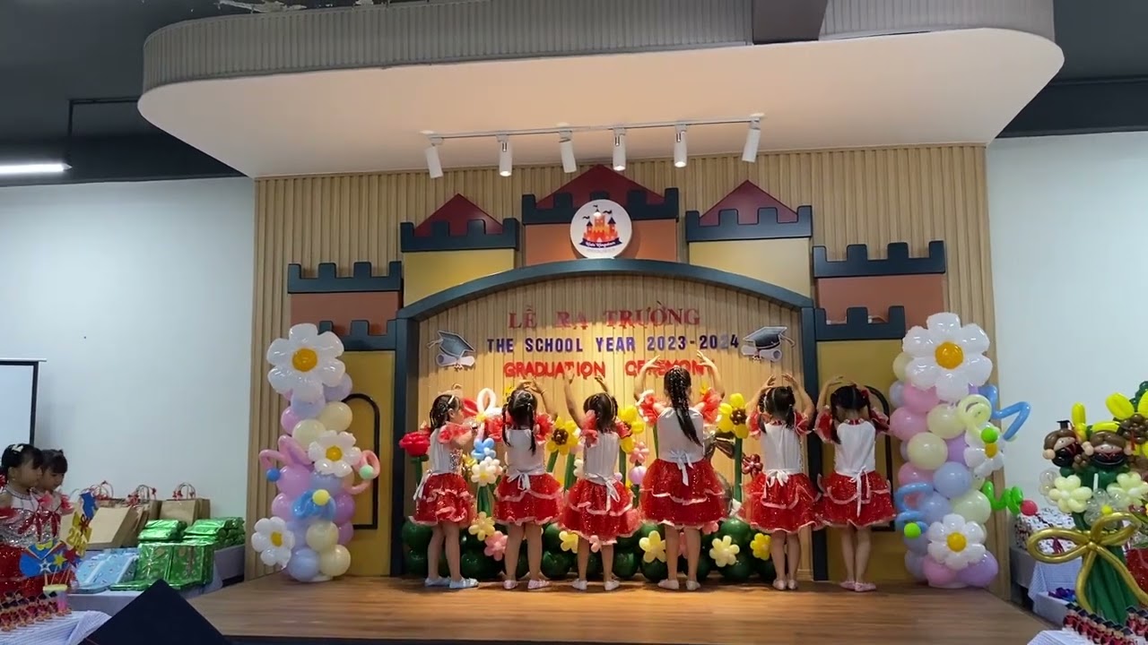 MỘT VÒNG VIỆT NAM ballet performed by Ari & Friends
