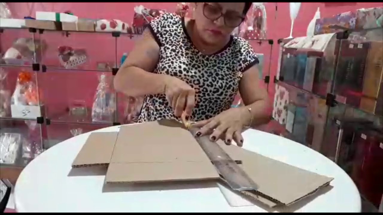 AINDA NÃO SABE FAZER CAIXA DE PRESENTE DE PAPELÃO?