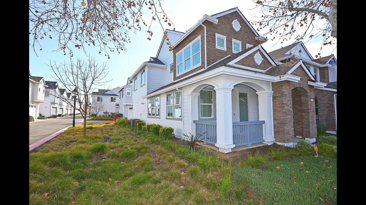 Rebecca Evans presents 1059 Catalina Drive