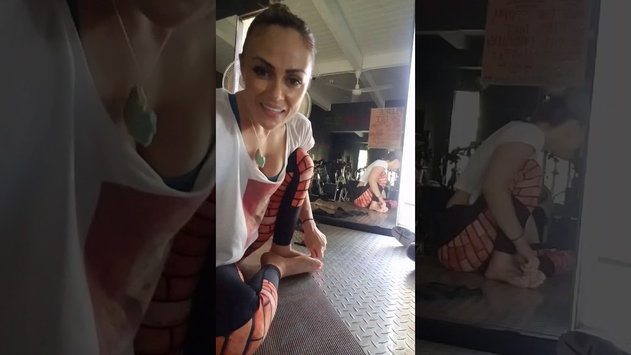 Simple stretches yoga Tiphany