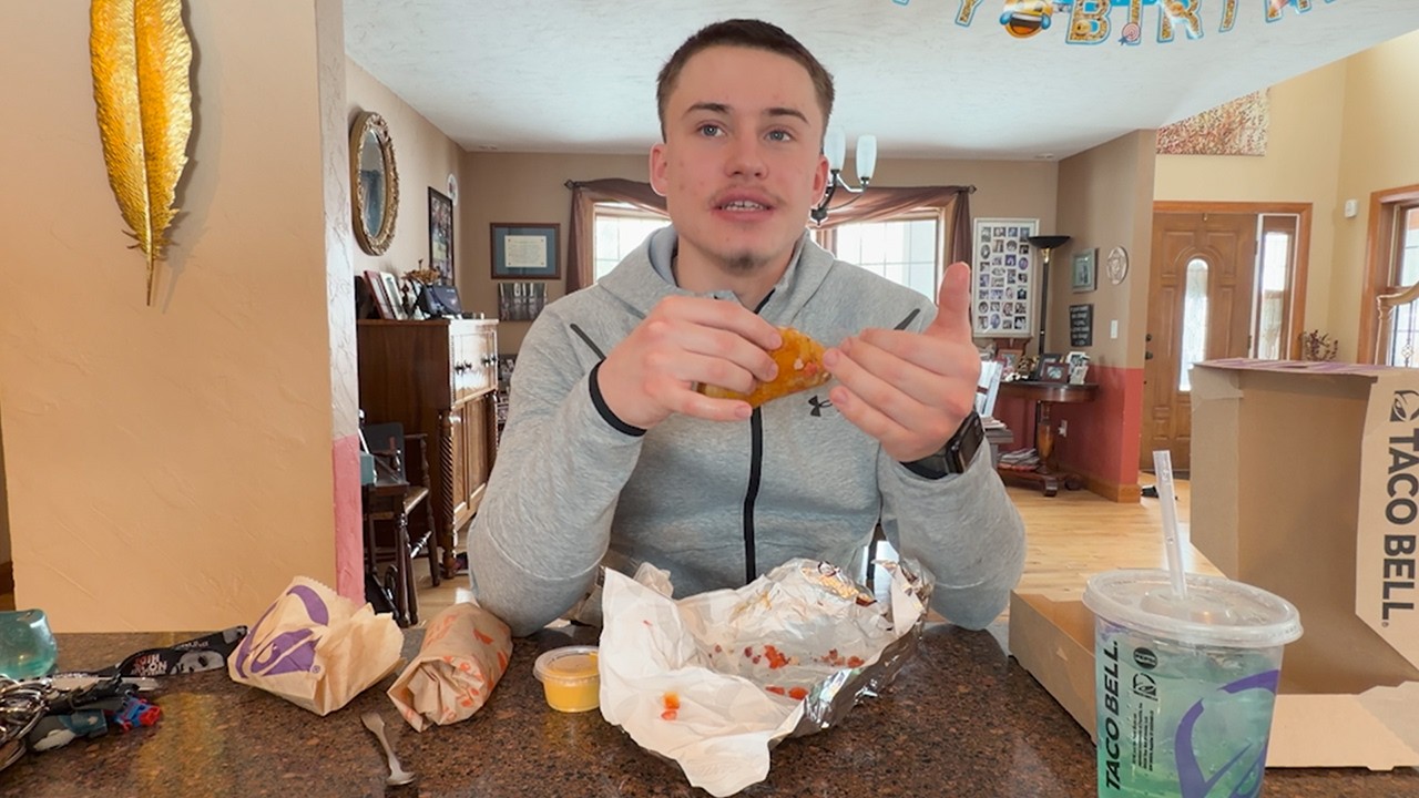 Taco Bell's New Chicken Bacon Ranch Chalupa is FIRE.