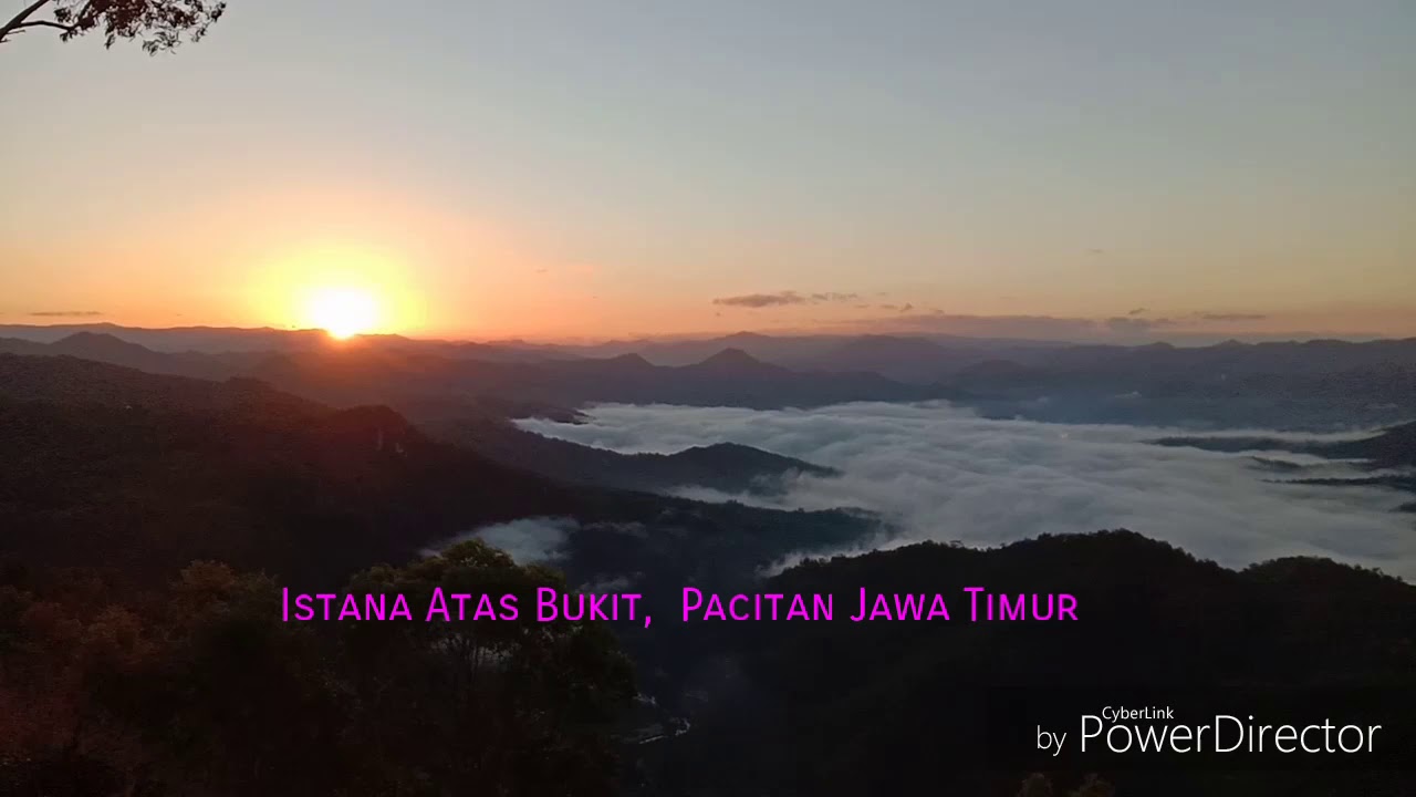 Istana Atas Bukit Pacitan Jawa Timur