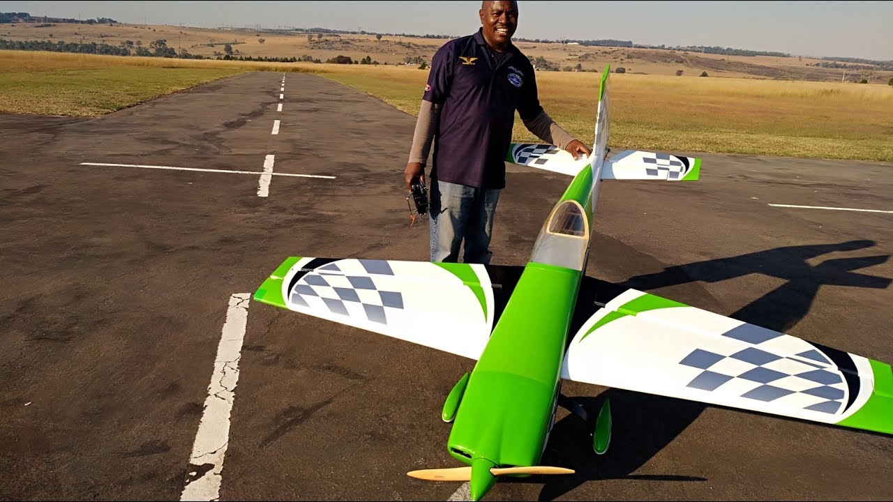 Sam Lusenga with his green Extra 330 at IRF 2017 (720HD)