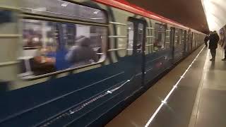 Электропоезд 81-717/714 Московский Транспорт на станции метро Фонвизинская