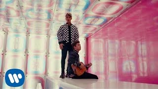 Benji & Fede - Forme Geometriche (Addicted to you) feat. Jasmine Thompson (Official Video) chords