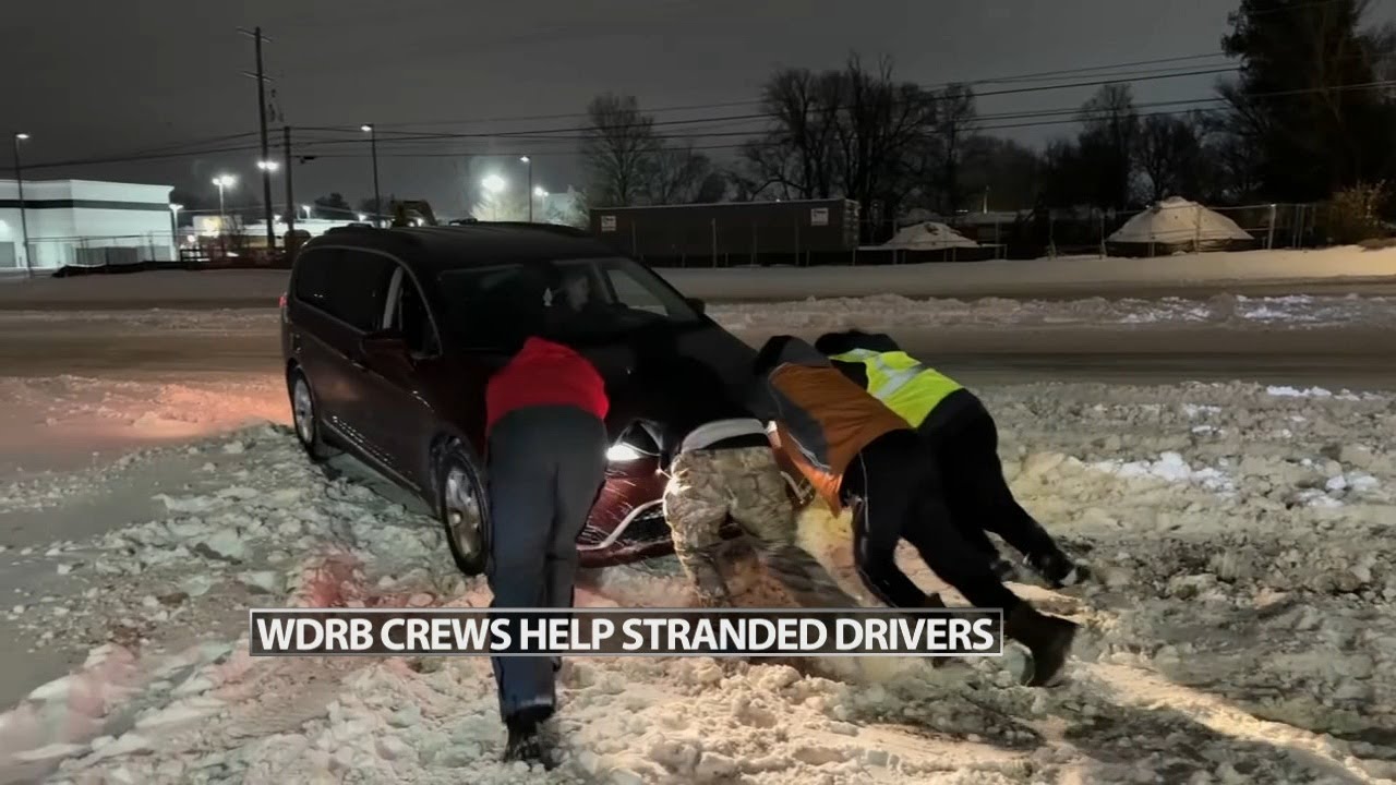 WDRB crew helps bystanders stuck in the snow get their vehicles out
