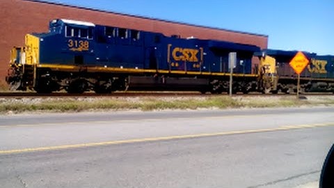[CSX]3138 ES44AH & 5270 ES40DC Leads W036-10 With LOUD GE RUMBLE Through Leaving FayettevillE NC
