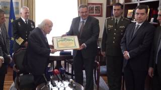 Militaire.gr:Βράβευση Λυσσαρίδη από ΥΕΘΑ Πάνο Καμμένο