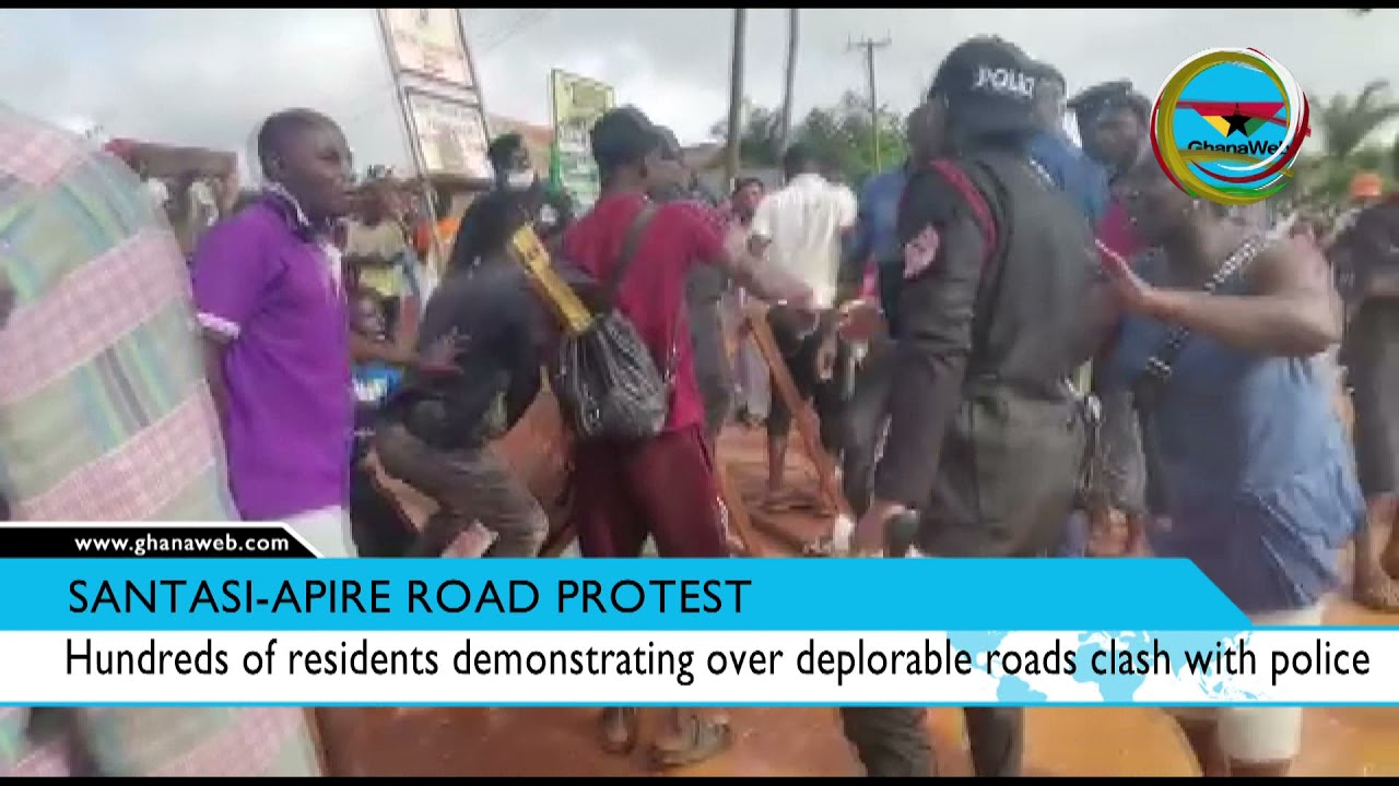 Hundreds of residents demonstrating over deplorable roads clash with police