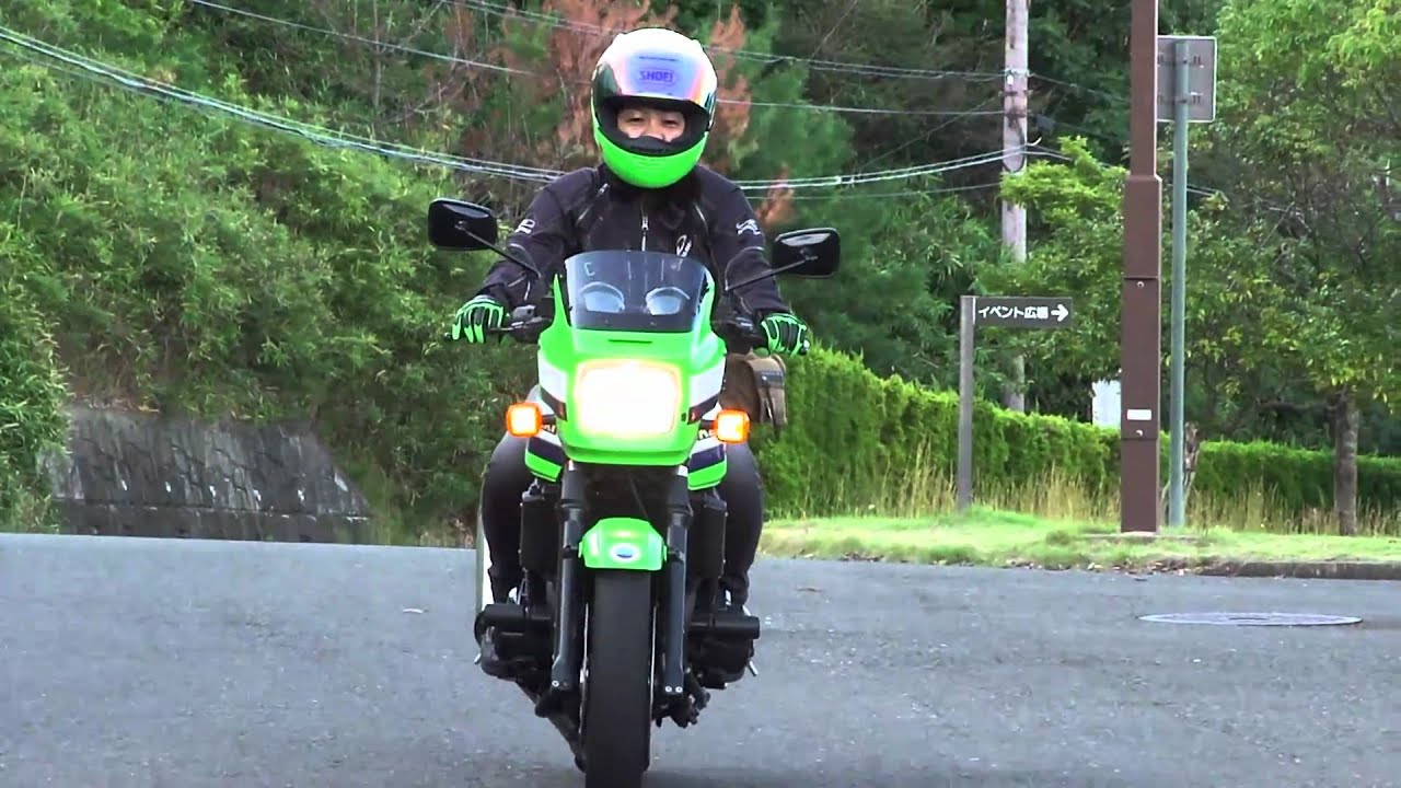 女性ライダー走る! ZRX400 - YouTube
