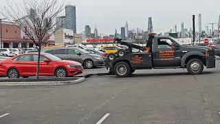 Tow Truck in Action at BJ’s Wholesale (Astoria/LIC) 🚨 | Parking Lot Vehicle Removal in NYC