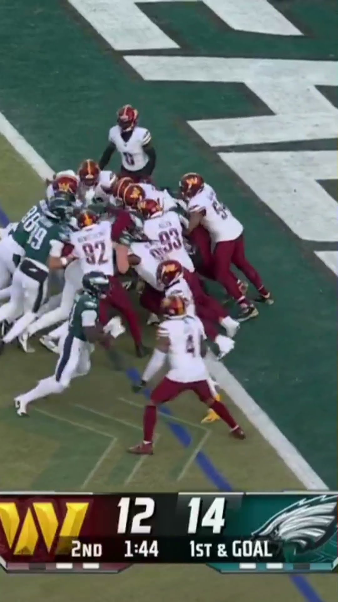 Jalen Hurts SNEAKS IT IN and makes it 20-12 Birds lead!!! ?? Eagles vs Commanders Highlights