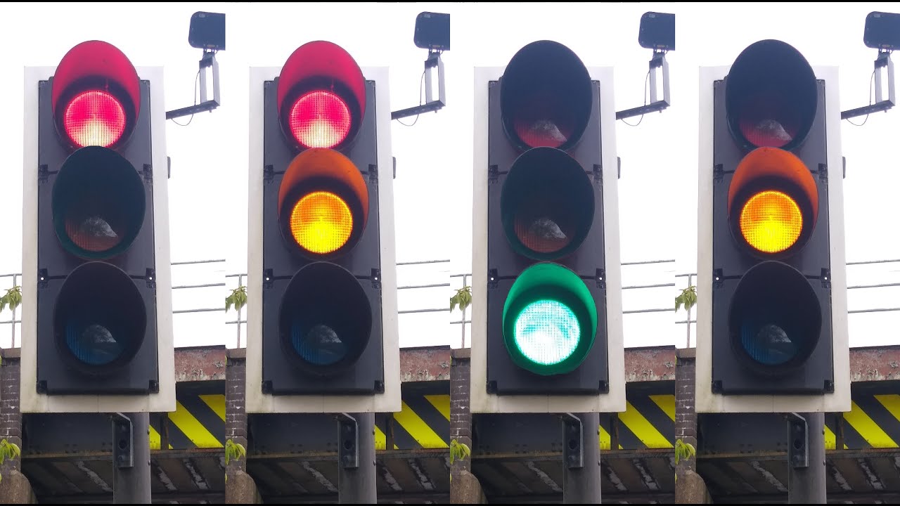 Flitwick: Froghall Road, PEEK TLED Traffic Lights