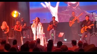 Sara Evans - "Born To Fly"  from Ryman Auditorium 17 August 2023