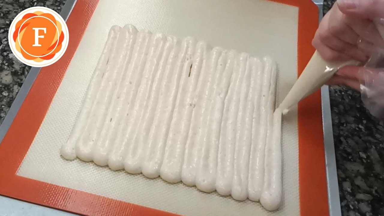 Dacquoise húmedo de Almendras para Postres en capas + Amarettis || Feather Sweets