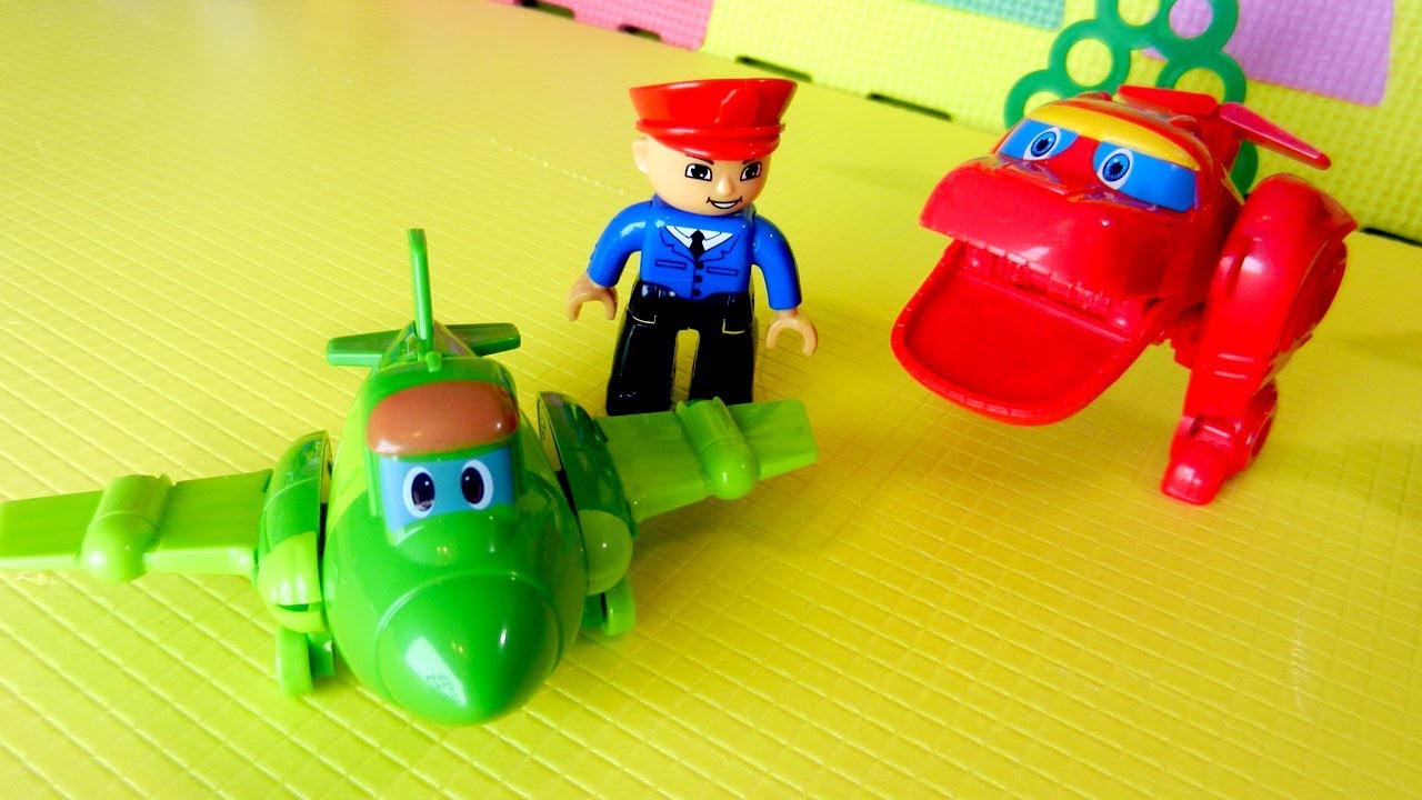 Видео с игрушками. Игрушечные машины, самолеты и динозавр