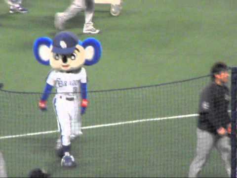 110306 OP戦＠オリックス　ドアラの球拾い