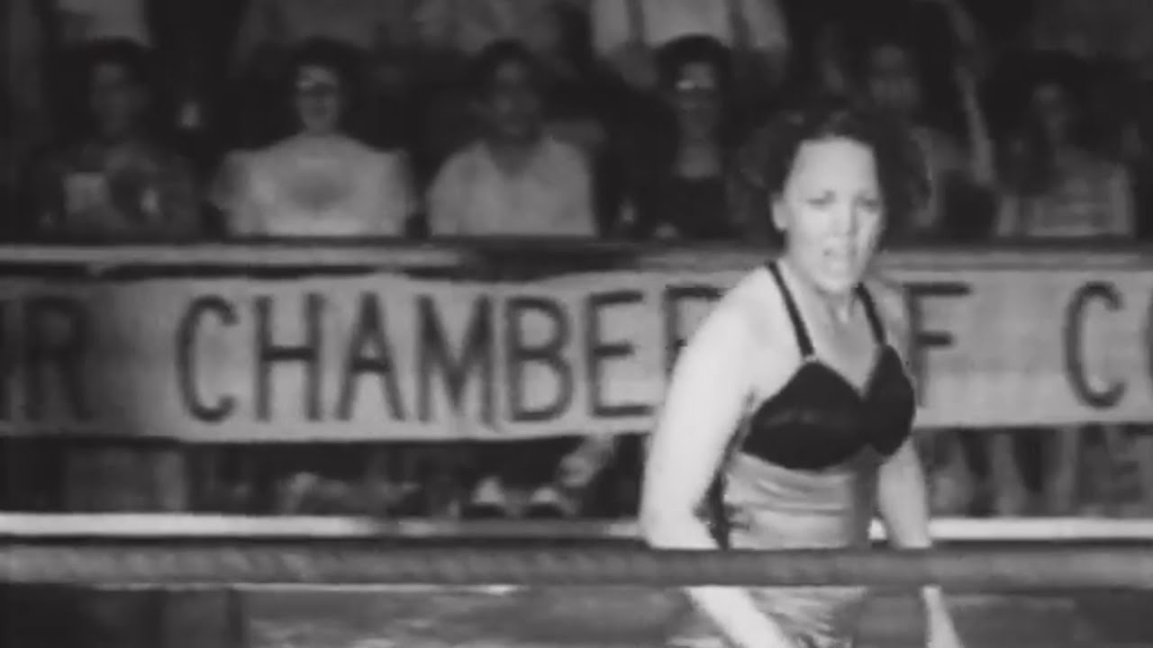 Oldest Women's Wrestling - Sally Sanders vs. Linda 