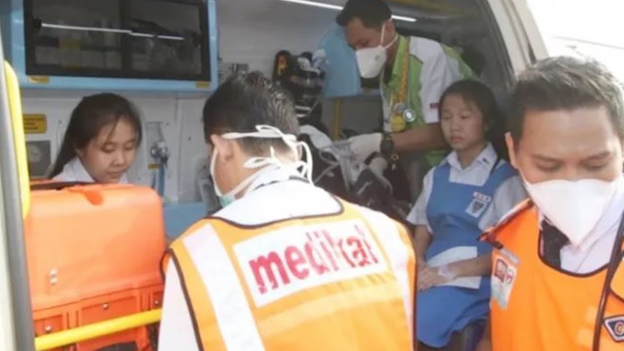 Six students rushed to hospital in aftermath of ammonia leak