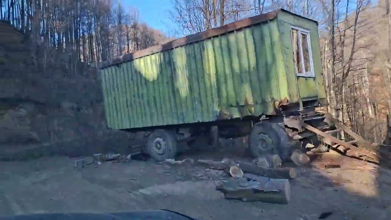 Ezeken az utakat csak a favágók és a juhászok használják a Kárpátok, a hegyek, a vadon mélyén,