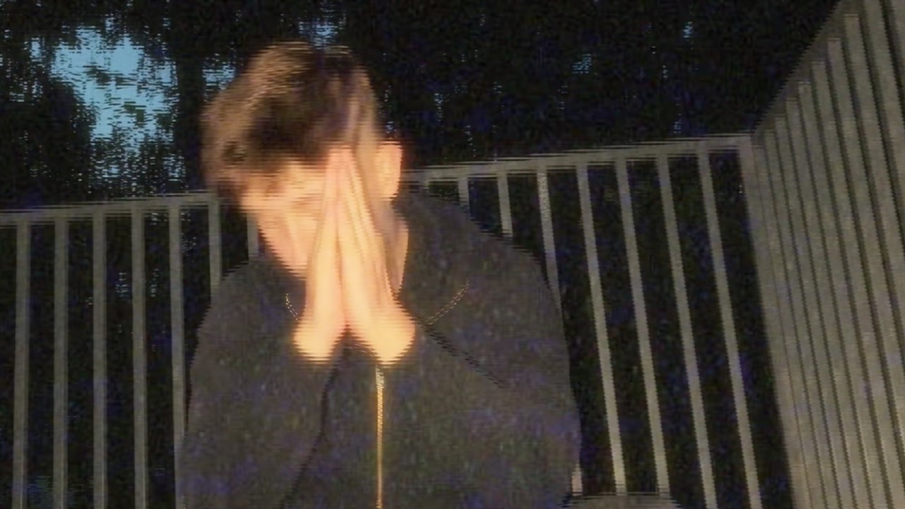 ERR0R - LACHST (prod. Deymx Beats) auf YouTube ansehen ERR0R - LACHST (prod. Deymx Beats) auf YouTube ansehen