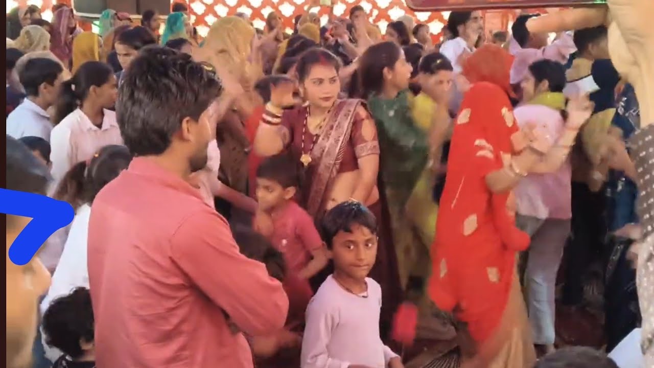 #ग्राम# हरगनपुर में जिला फिरोजाबाद शास्त्री सरोज मैनपुरी वाली कृष्ण जन्म दिवस पर बधाई गजब डांस 💯💯❤️