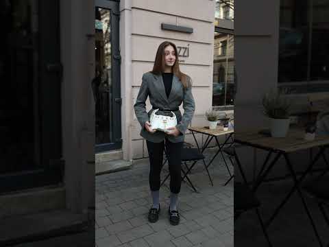 Сумка жіноча 25 Micro Handbag in Grained Calfskin in White, видео 2