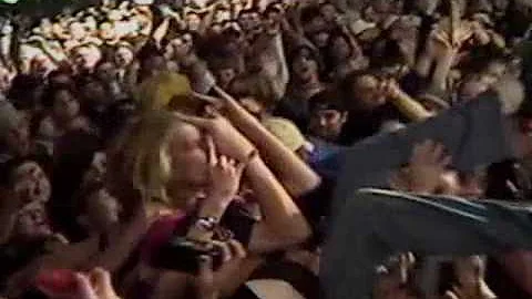 Puddle Of Mudd, Wes Scantlin Stage Dive in Tulsa