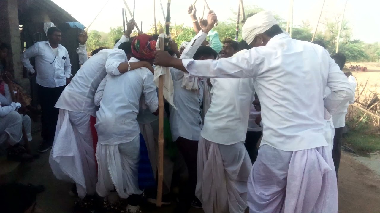 होली खेलते गणवीर गांव गणराज्य भोडंन का वेला