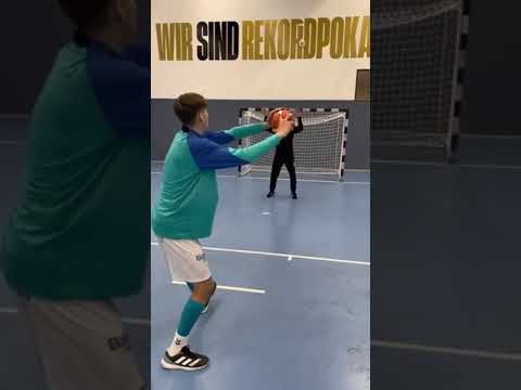 لو كان المال ياتي بالتعب لكان الحمار ينام عالى الدهب