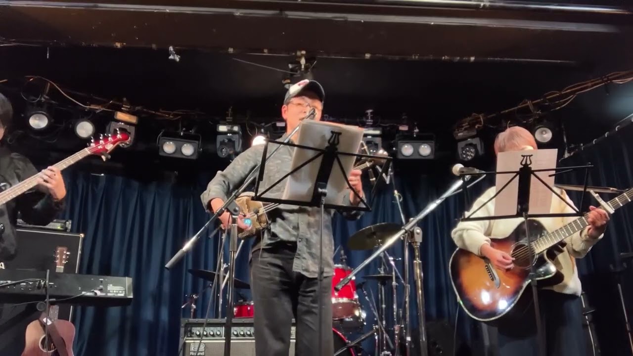Okinawa Music ”SHIMA-UTA” Plyaing Sanshin - YouTube