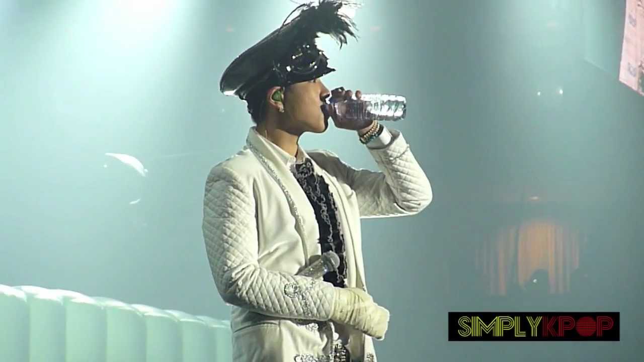 Bigbang Alive Tour Singapore Day 2 - Bigbang talking (HD Fancam)