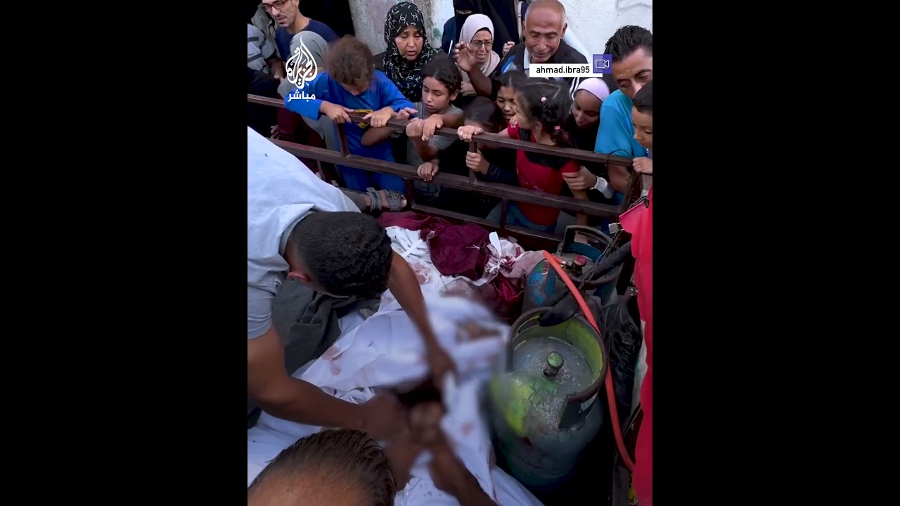 لم تحملها قدماها.. لحظات وداع مؤثرة لعدد من الشهداء جراء قصف إسرائيلي على مخيم النصيرات