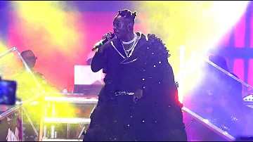 Fik Fameica's Concert. Fashion & Style rules the stage