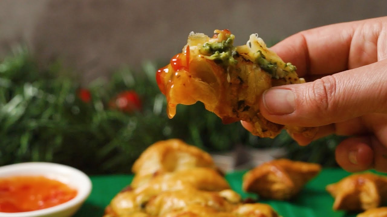 Cheesy Spinach Pull-Apart Festive Tree