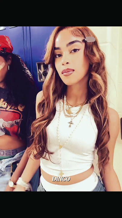 Girls dressing like the 90’s…🥵