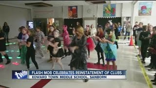 "Thriller" flashmob forms during school dance